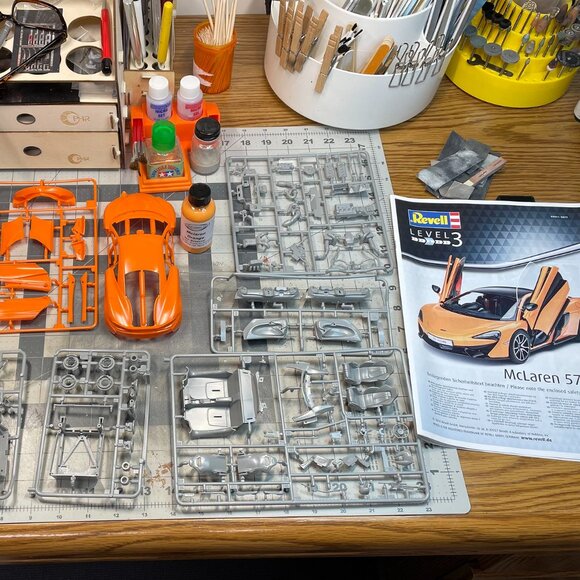 Revell Mclaren 570s Model Set -106-piece (Plastic) New in Box Made in Poland - Picture 9 of 16